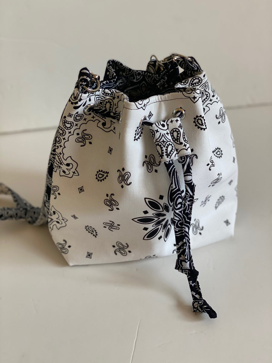 Bandana cross bag - black/white
