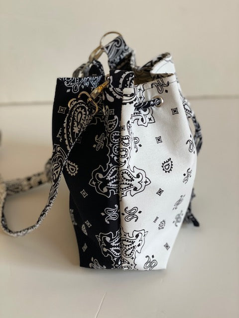 Bandana clutch – Bits and pieces to go